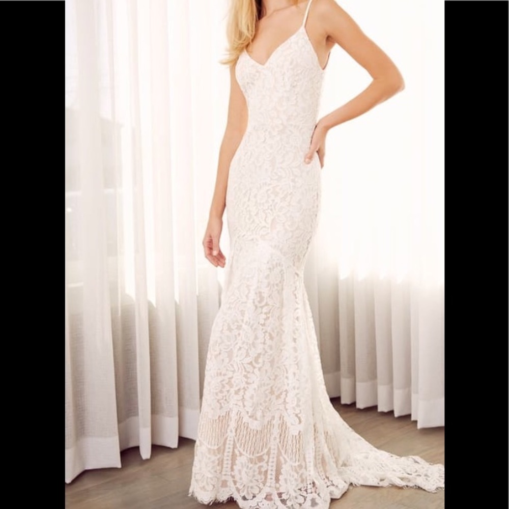 Lulus’s Flynn White Lace Wedding Dress